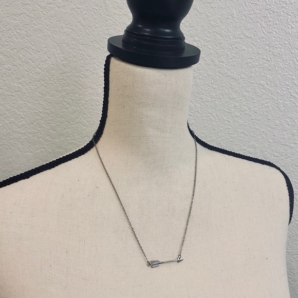 💘 Silver Arrow Necklace 💘 - Picture 2 of 7